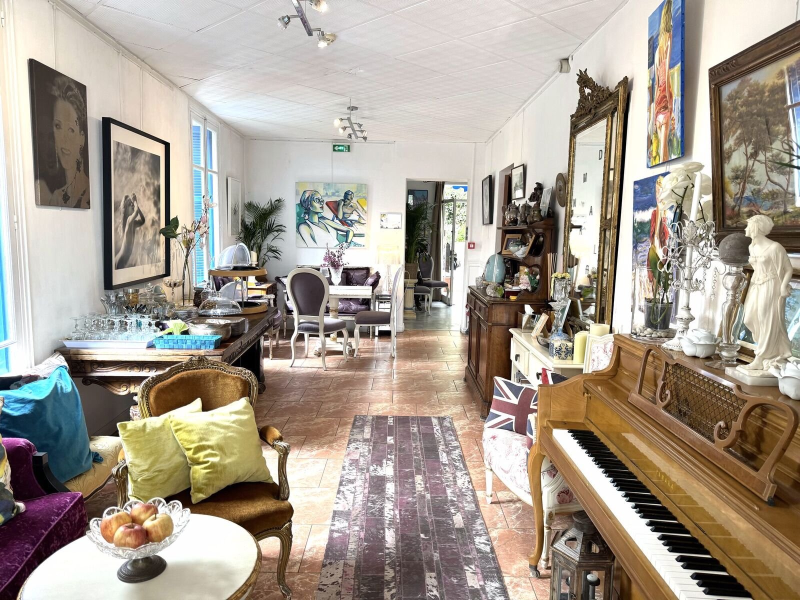 Il salotto con il pianoforte